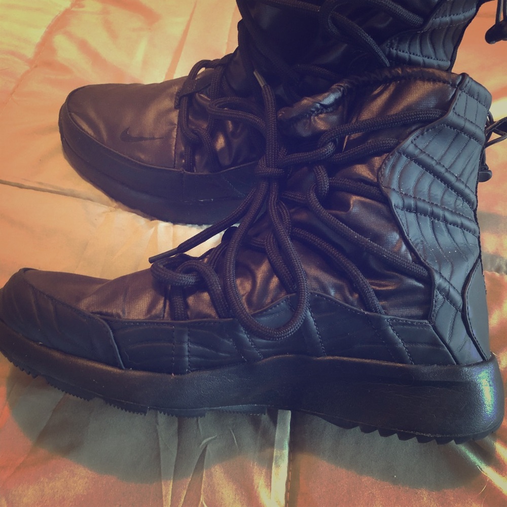 Ladies nikey boots